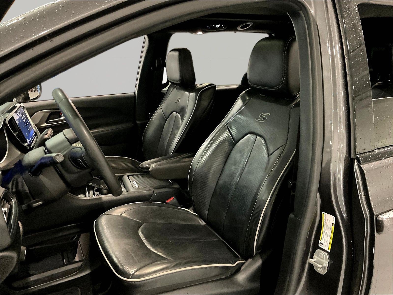 Used 2022 Chrysler Pacifica Limited w/ Uconnect Theater Family Group AWD/4WD image 19