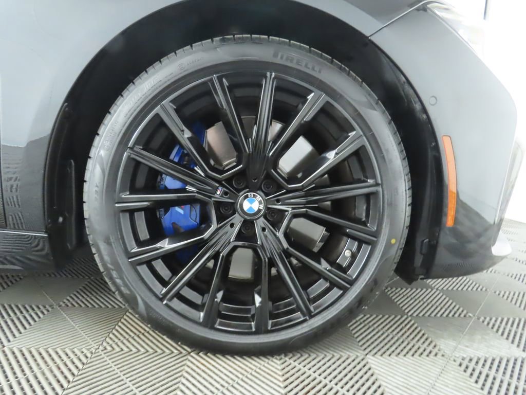 Used 2022 BMW 750i xDrive w/ Executive Package image 34