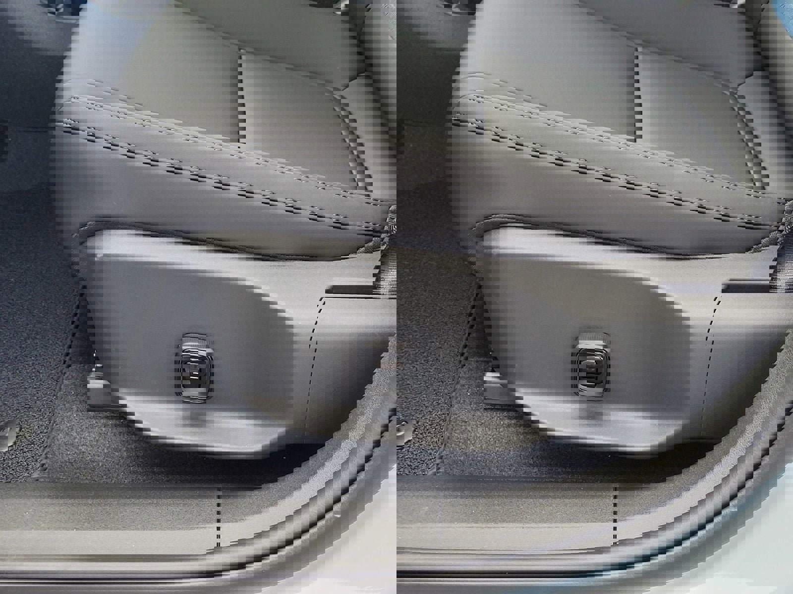 New 2026 Volvo EX30 Plus w/ Protection Package image 10