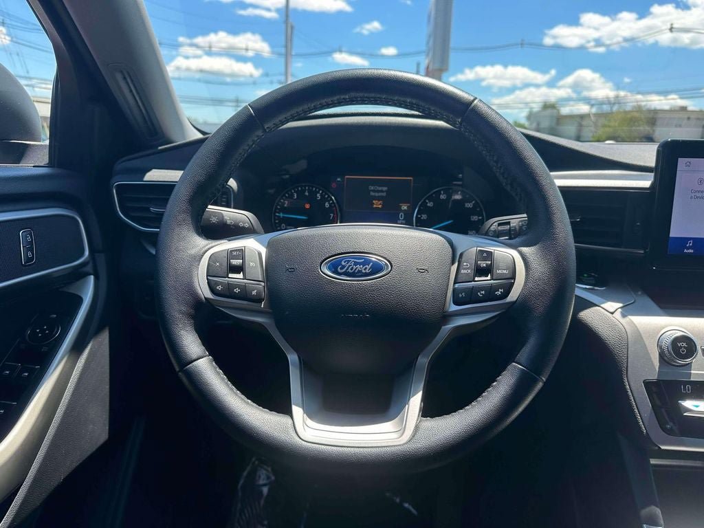 Used 2021 Ford Explorer XLT w/ Equipment Group 202A AWD/4WD image 15