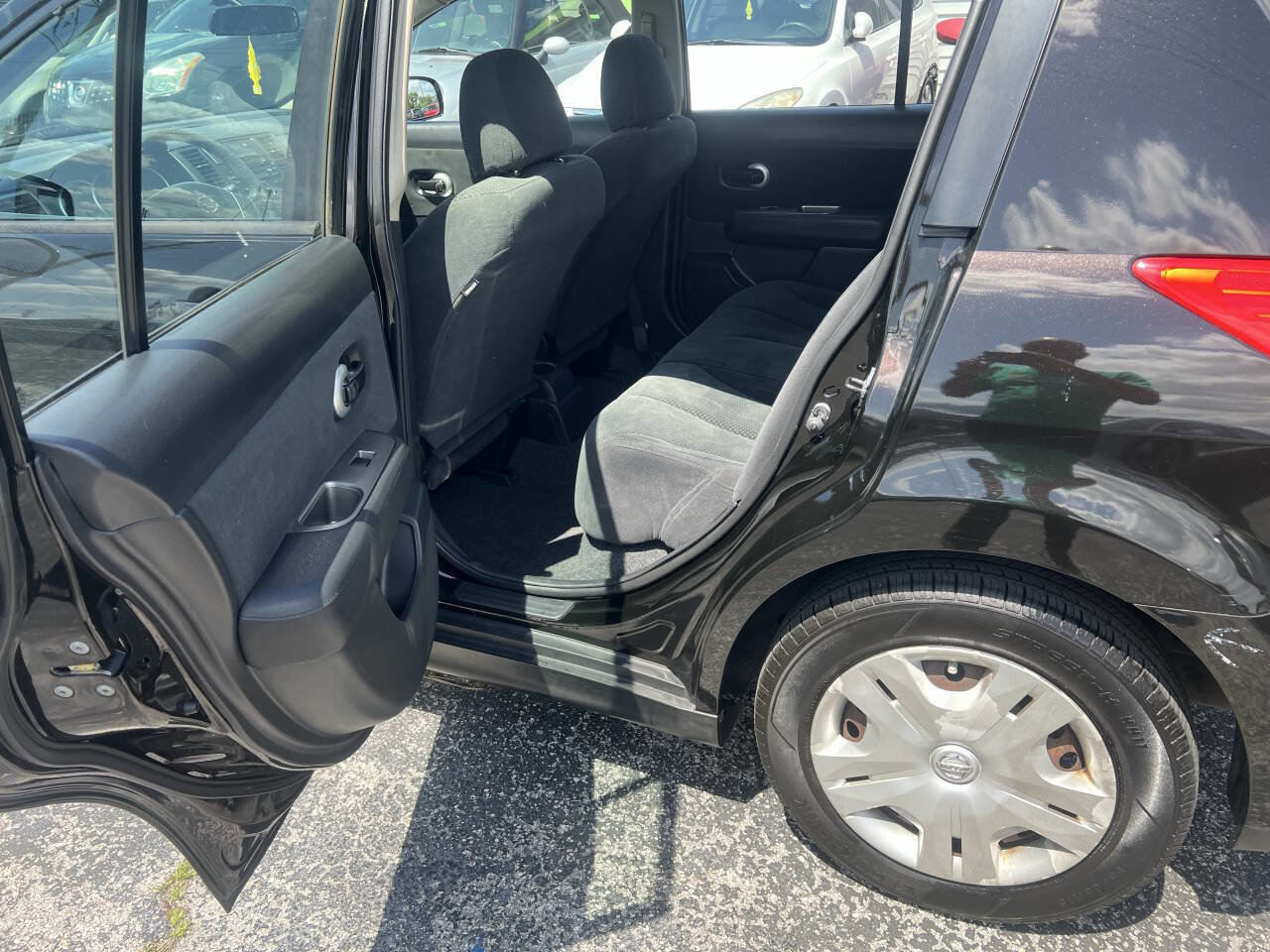 Used 2011 Nissan Versa 1.8 S image 10