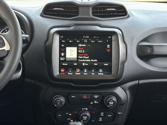 Used 2023 Jeep Renegade Latitude AWD/4WD image 16