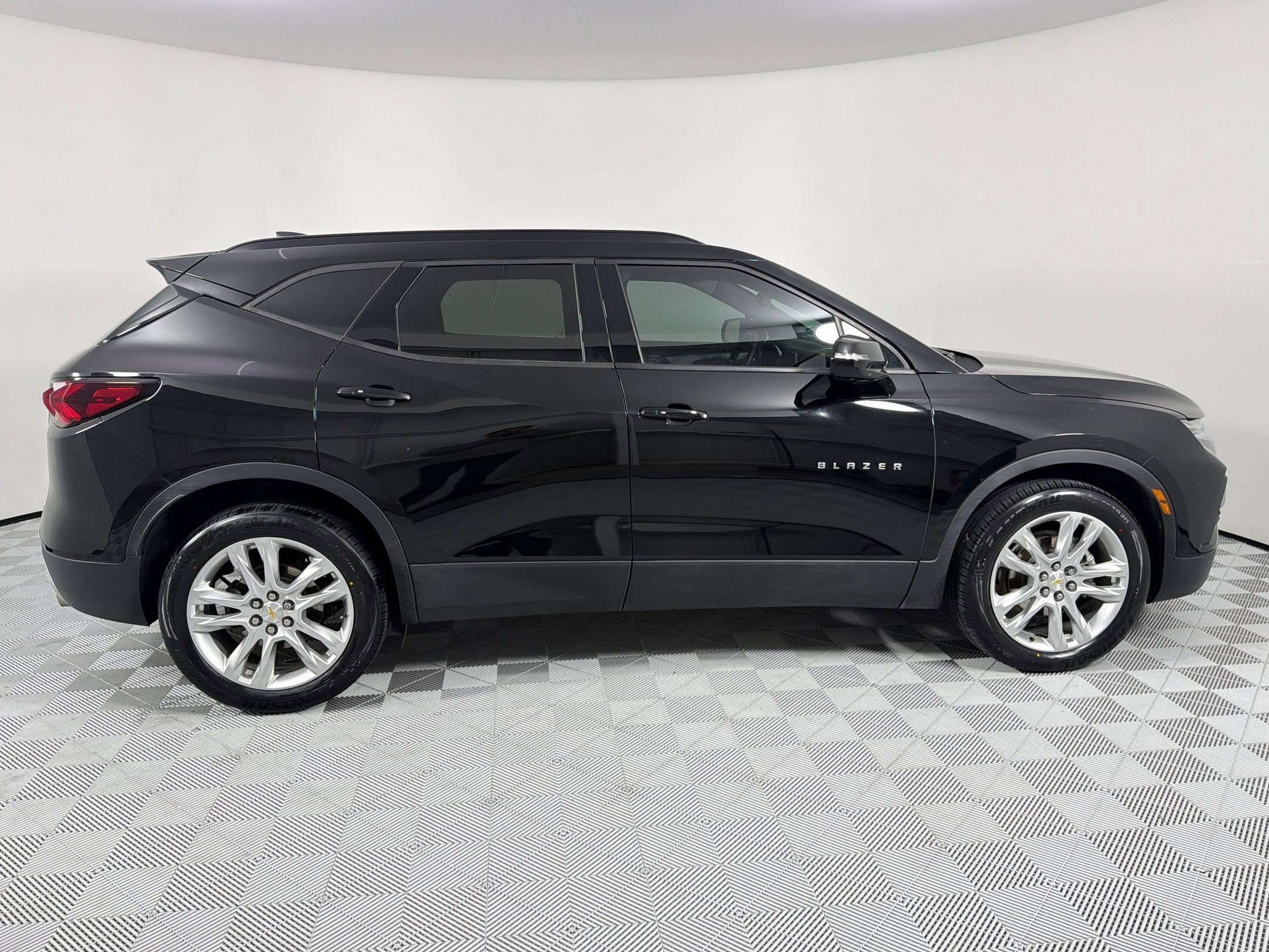 Used 2022 Chevrolet Blazer LT w/ Sound & Technology Package FWD image 8