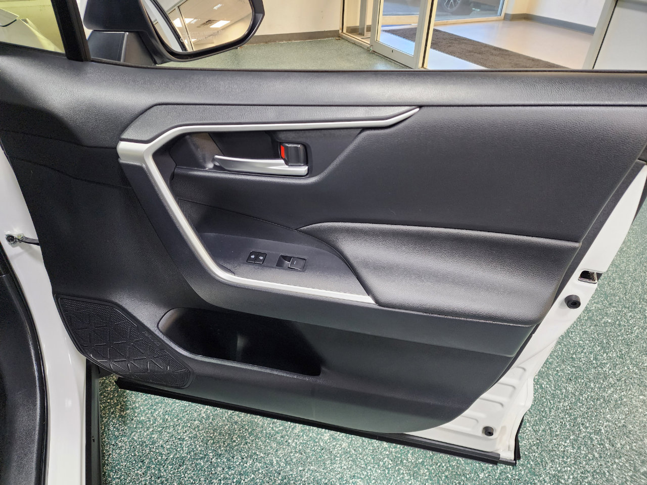 Used 2024 Toyota RAV4 XLE image 27