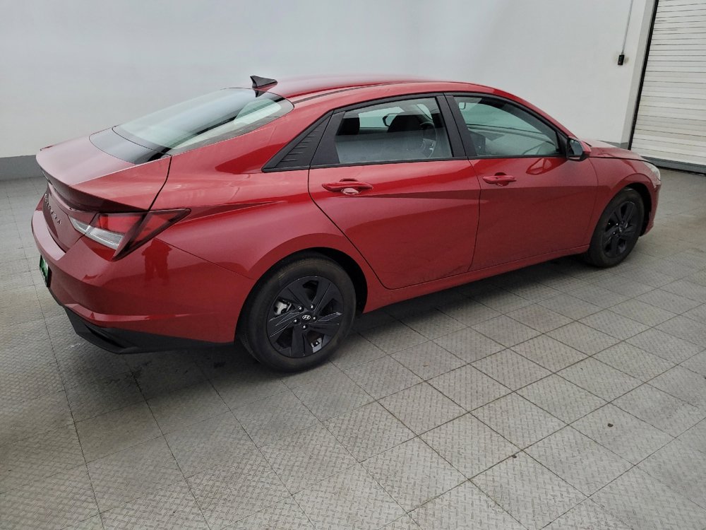 Used 2023 Hyundai Elantra SEL w/ Preferred Accessory Package image 10