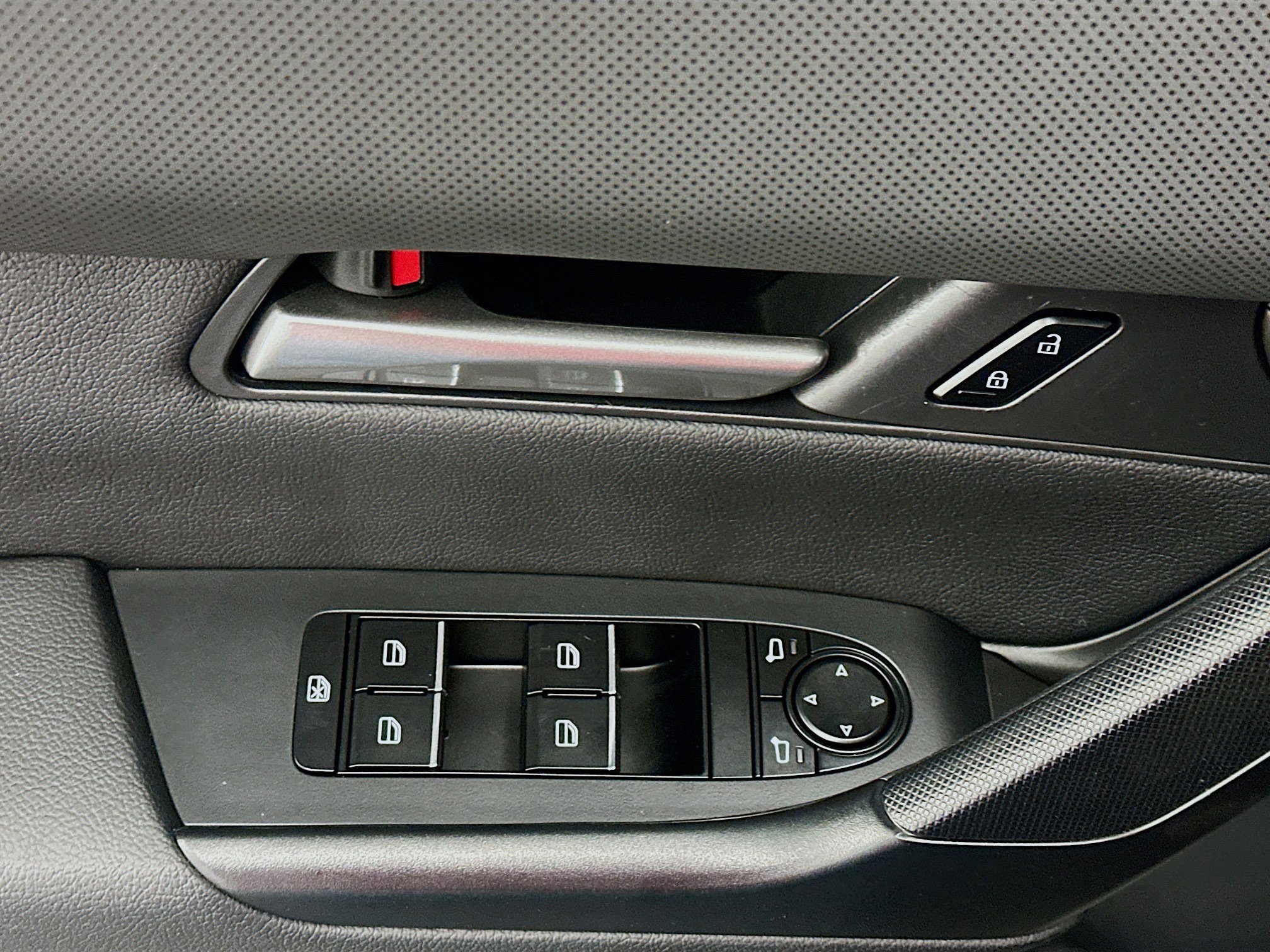 Used 2025 MAZDA CX-50 AWD 2.5 S w/ Premium Package image 15