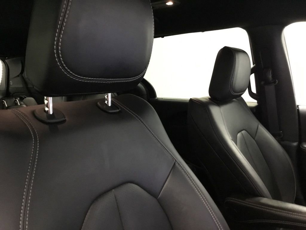 Used 2025 Chrysler Pacifica Select image 21