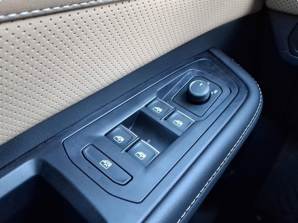 Used 2024 Volkswagen Atlas Cross Sport SE image 26