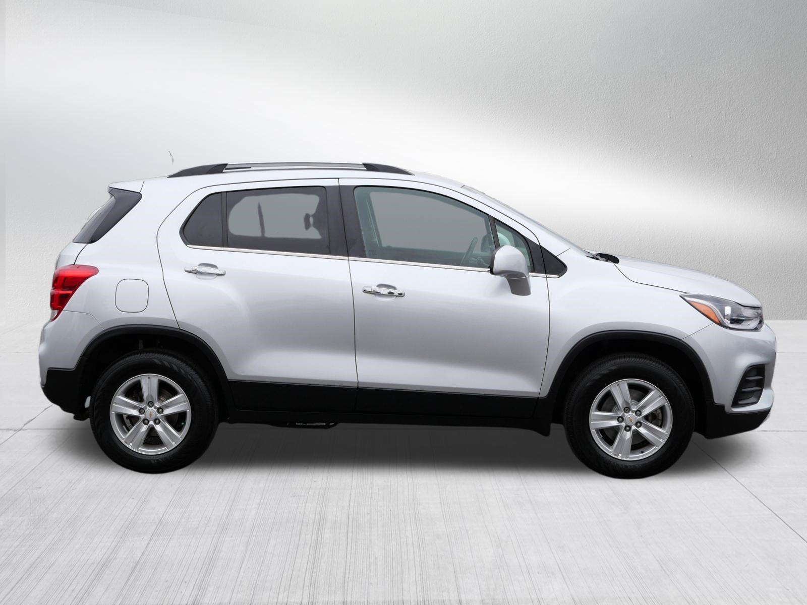 Used 2017 Chevrolet Trax LT w/ LT Convenience Package AWD/4WD image 8