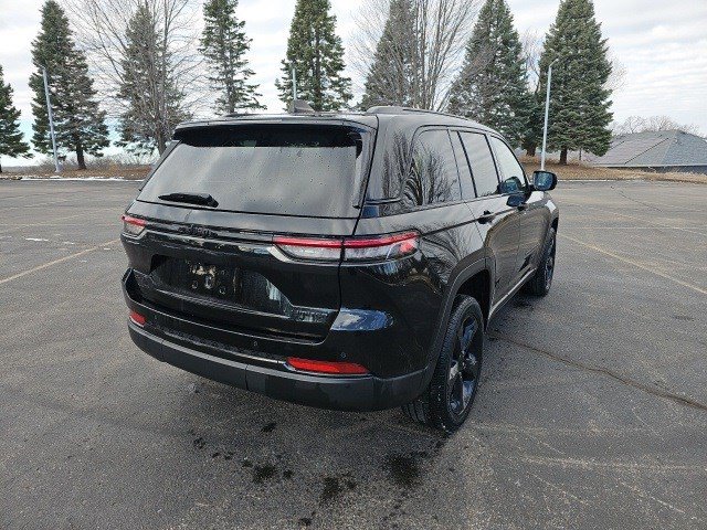 Used 2023 Jeep Grand Cherokee Limited w/ Luxury Tech Group II image 6