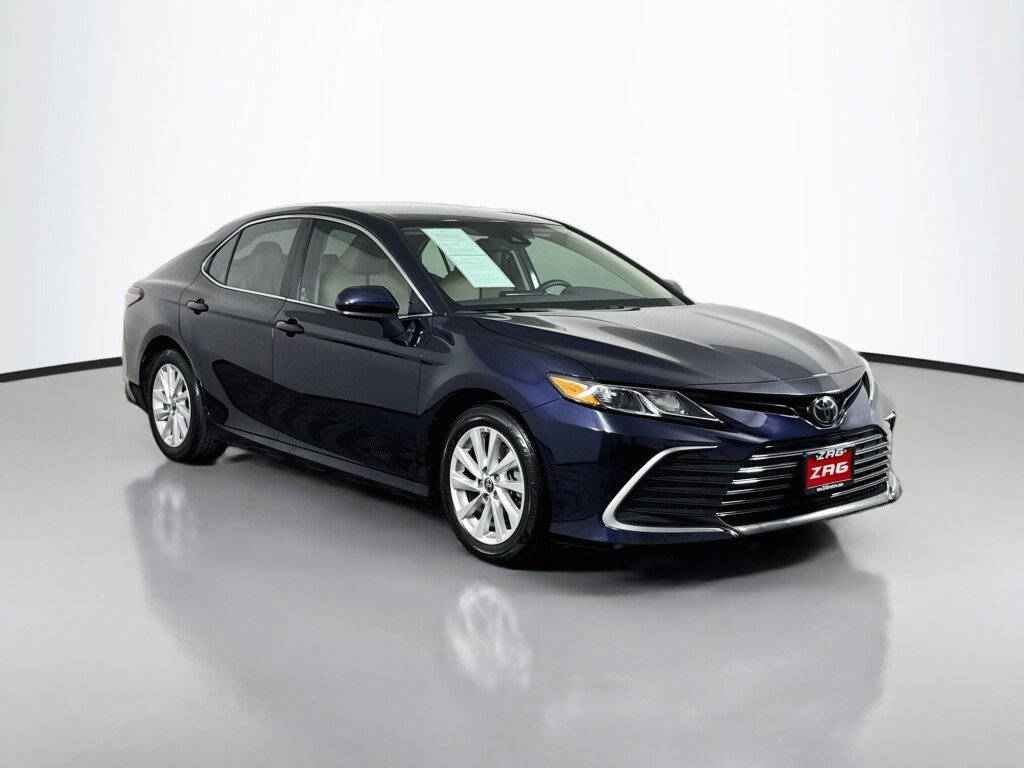 Used 2022 Toyota Camry LE w/ Carpet Mat Package (TMS) FWD image 7