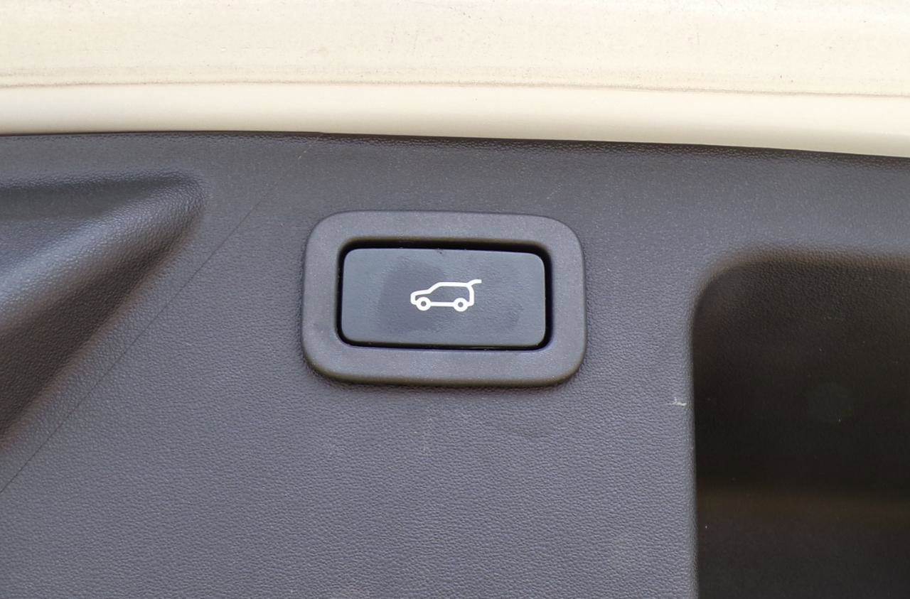 Used 2019 Land Rover Discovery Sport image 9