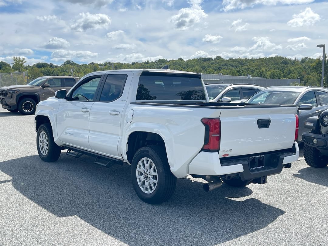 Certified 2024 Toyota Tacoma SR5 AWD/4WD image 14