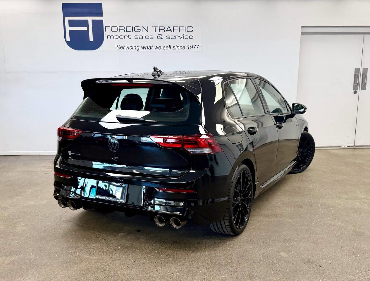 Used 2025 Volkswagen Golf R Black Edition image 24