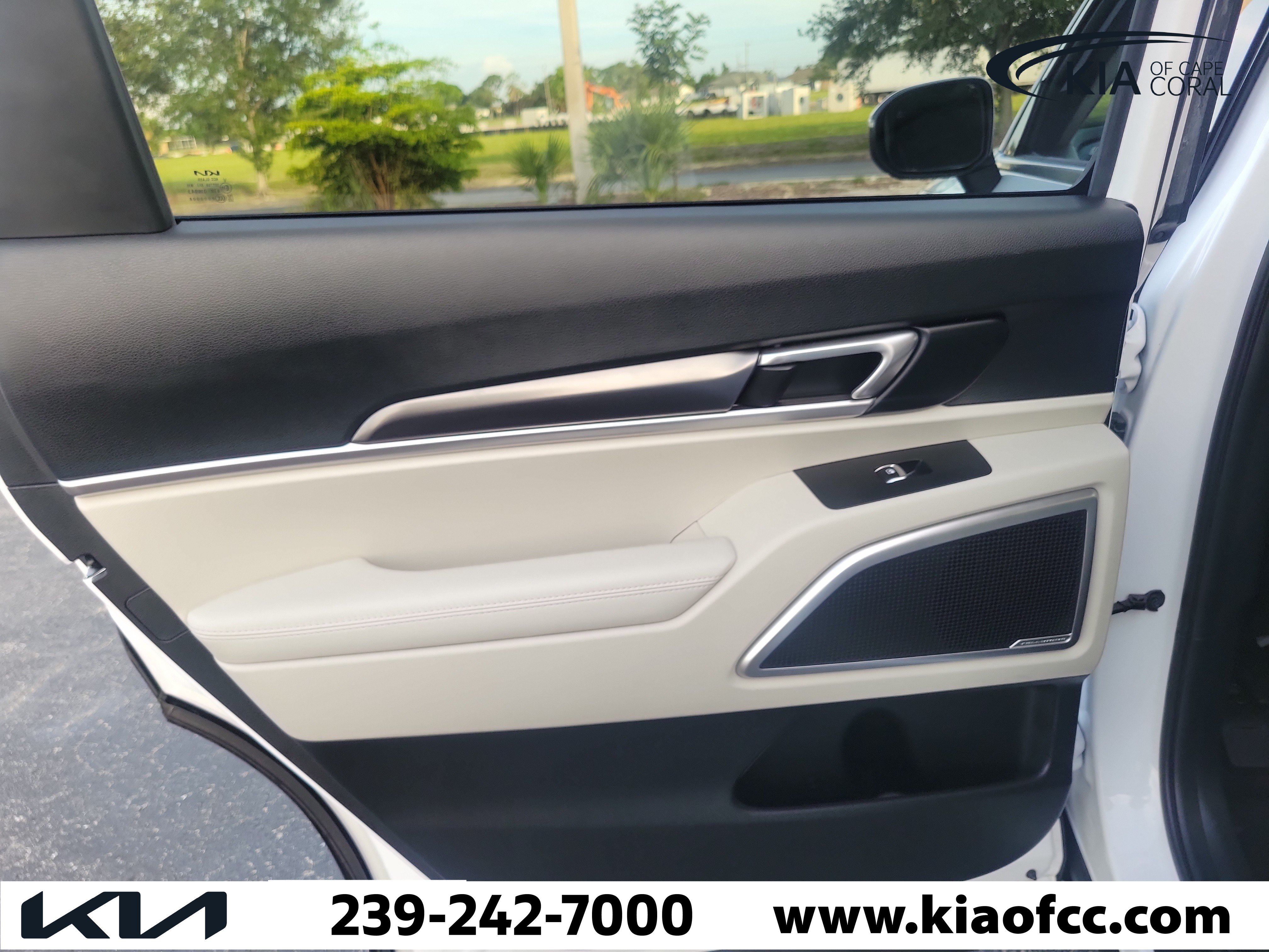 Certified 2025 Kia Telluride S FWD image 12