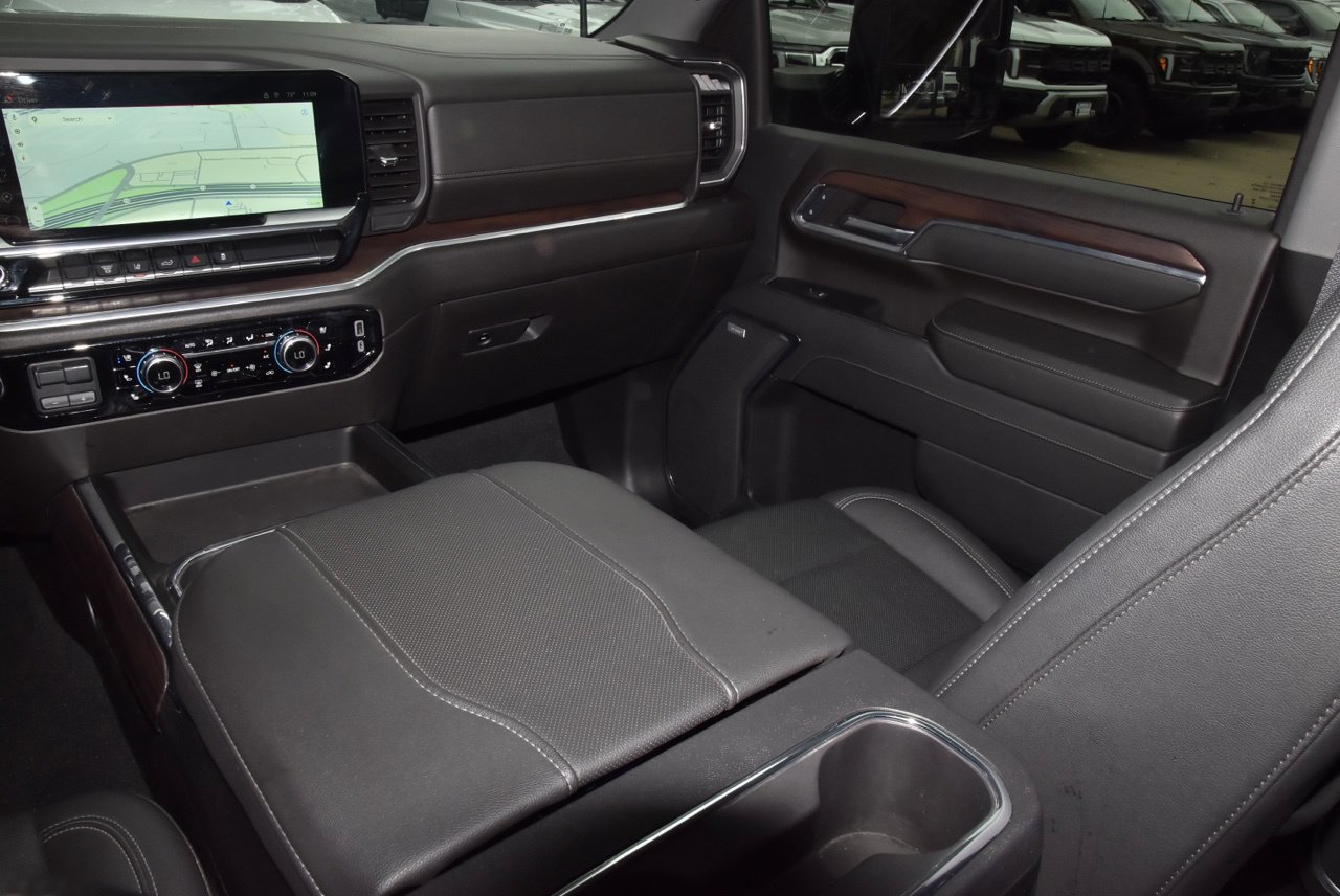 Used 2024 GMC Sierra 2500 SLT w/ SLT Convenience Package AWD/4WD image 17