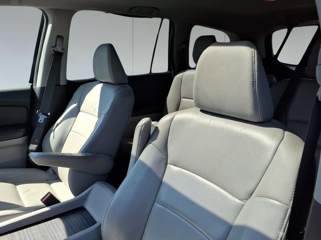 Used 2018 Honda Pilot Touring image 16
