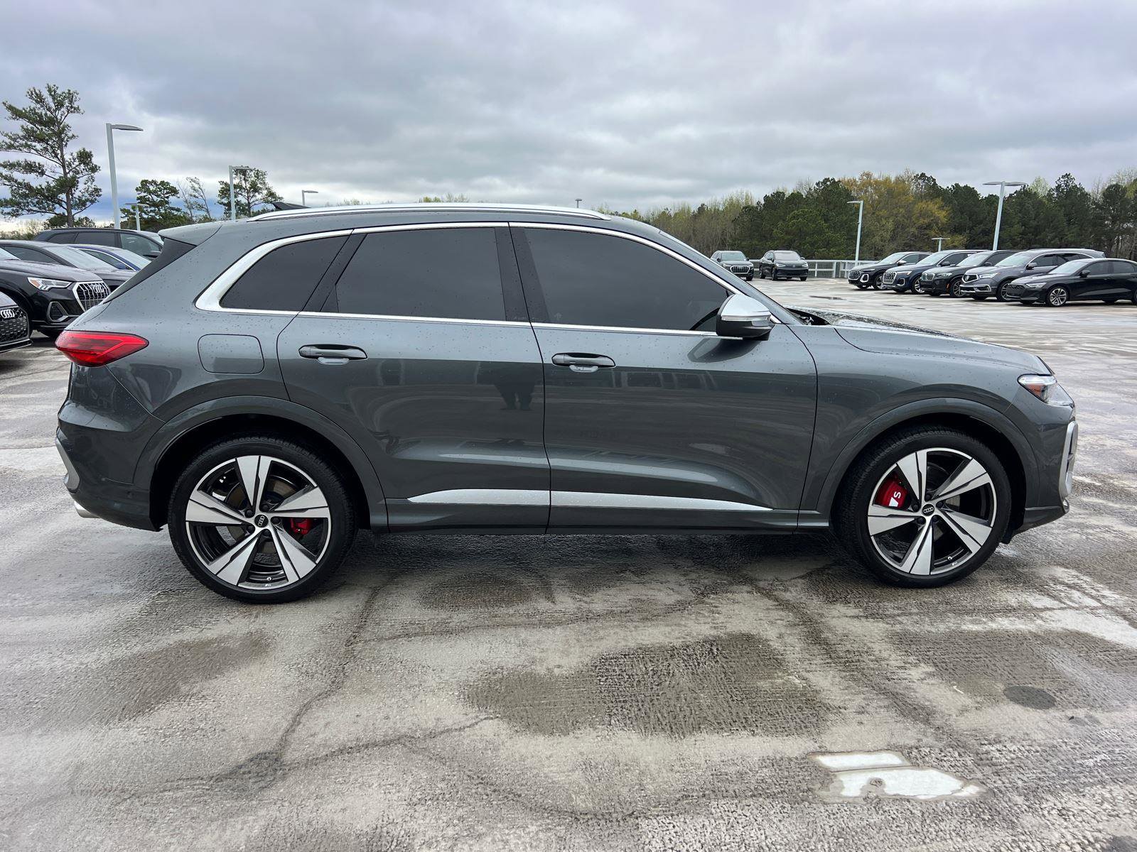 Used 2025 Audi SQ5 Premium Plus w/ Premium Plus Package image 4