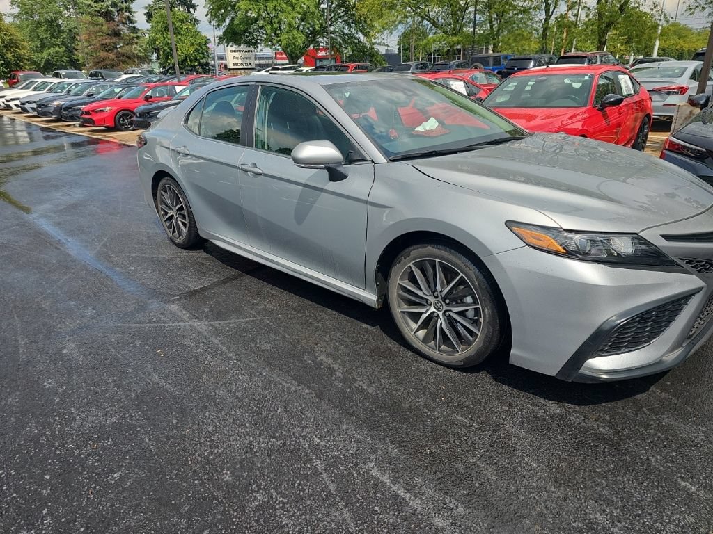 Used 2024 Toyota Camry SE w/ Cold Weather Package FWD image 2