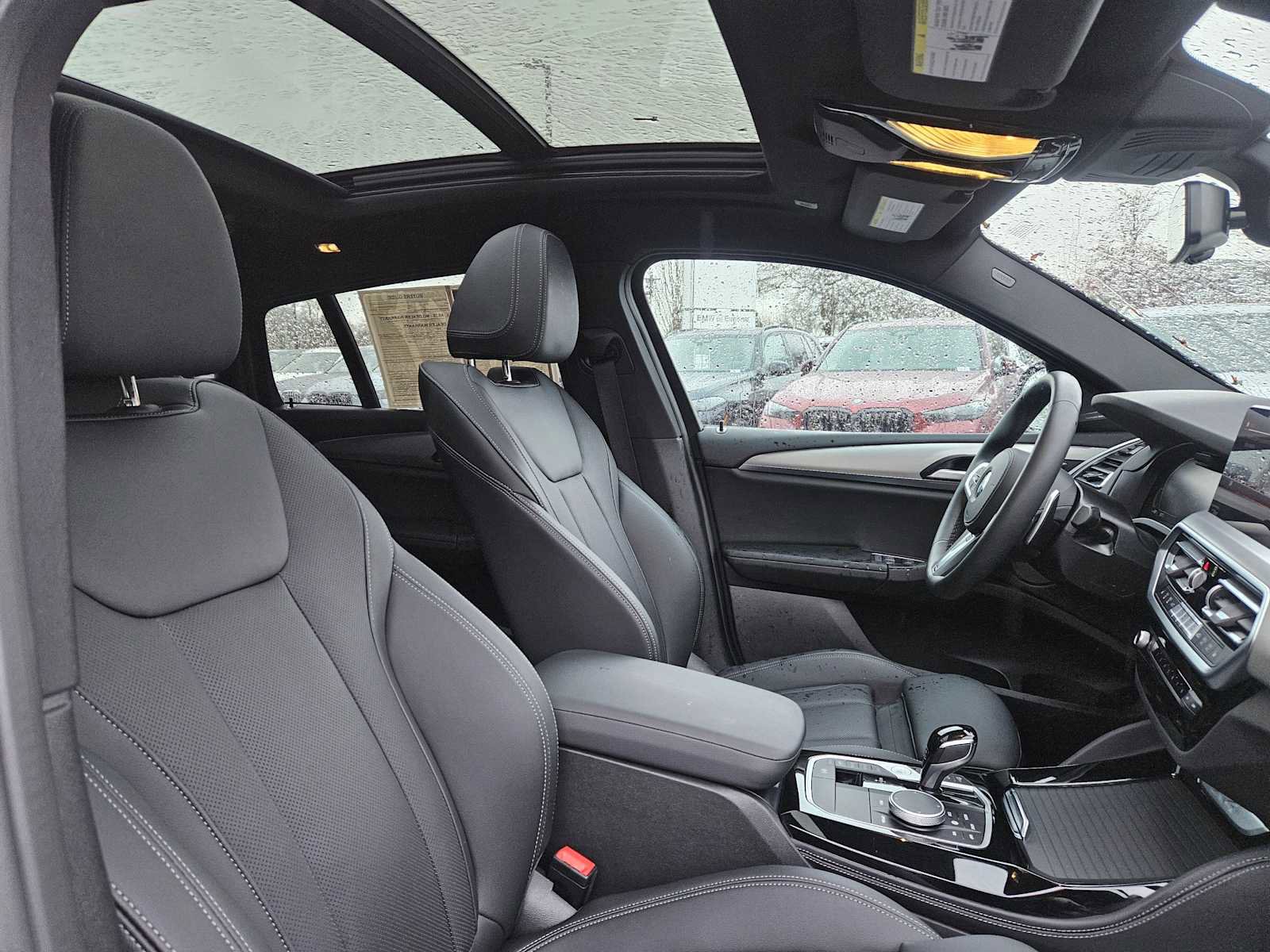 Used 2025 BMW X4 xDrive30i w/ Premium Package image 11