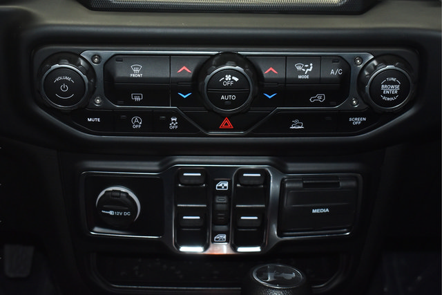 Used 2023 Jeep Wrangler Unlimited Sahara AWD/4WD image 30