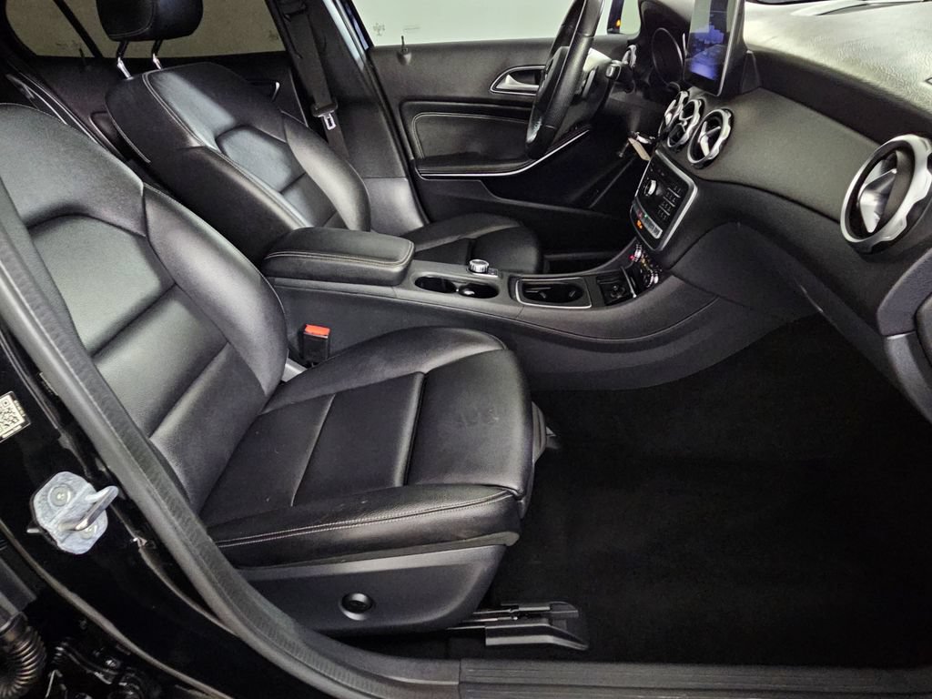 Used 2020 Mercedes-Benz GLA 250 4MATIC w/ Premium Package image 27