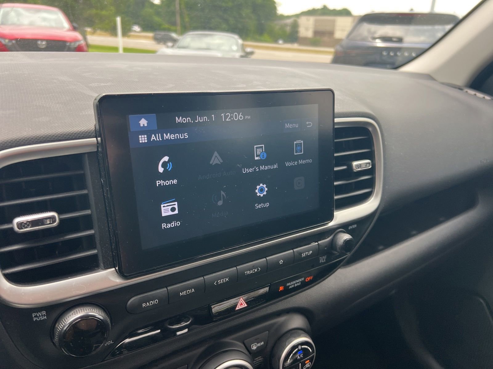 Used 2020 Hyundai Venue SEL FWD image 9