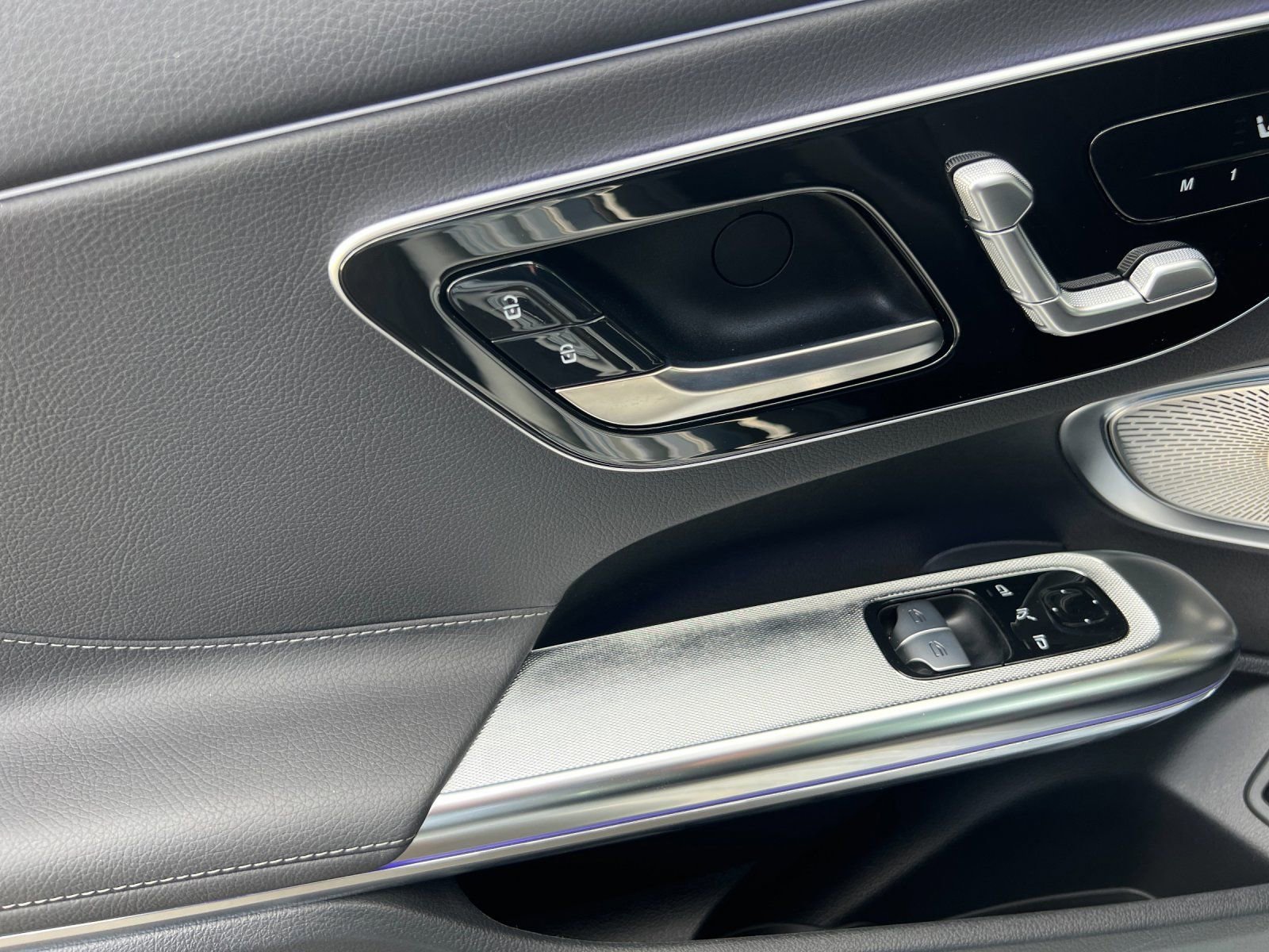 Used 2024 Mercedes-Benz CLE 300 4MATIC Coupe image 8