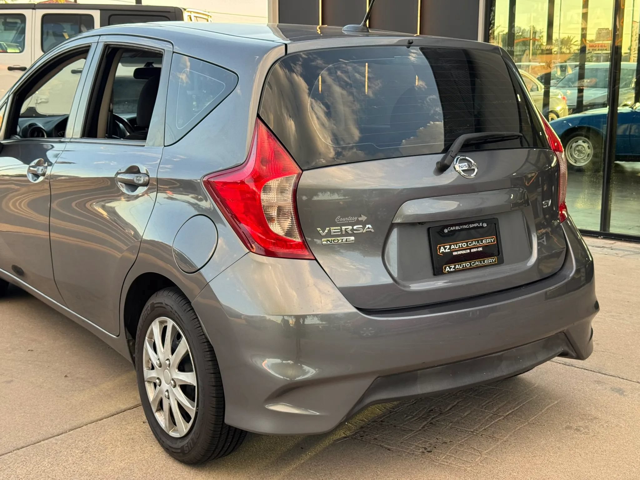 Used 2018 Nissan Versa Note FWD image 28