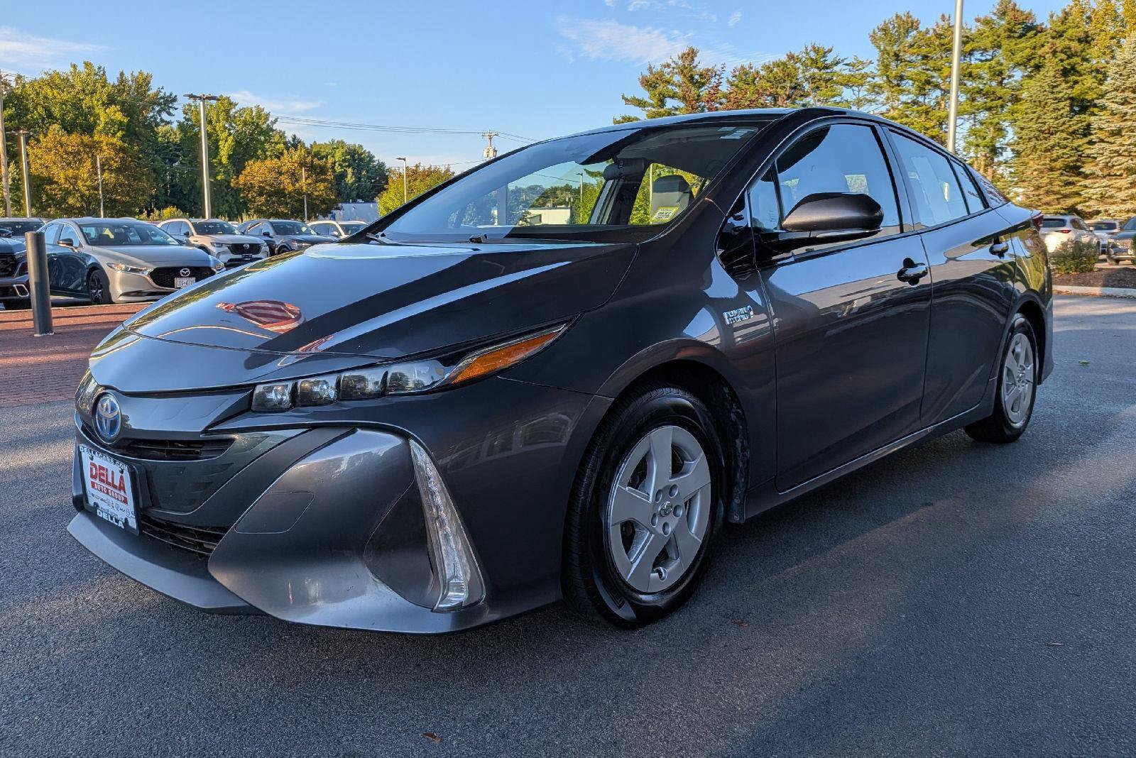 Used 2018 Toyota Prius Prime Premium FWD image 3