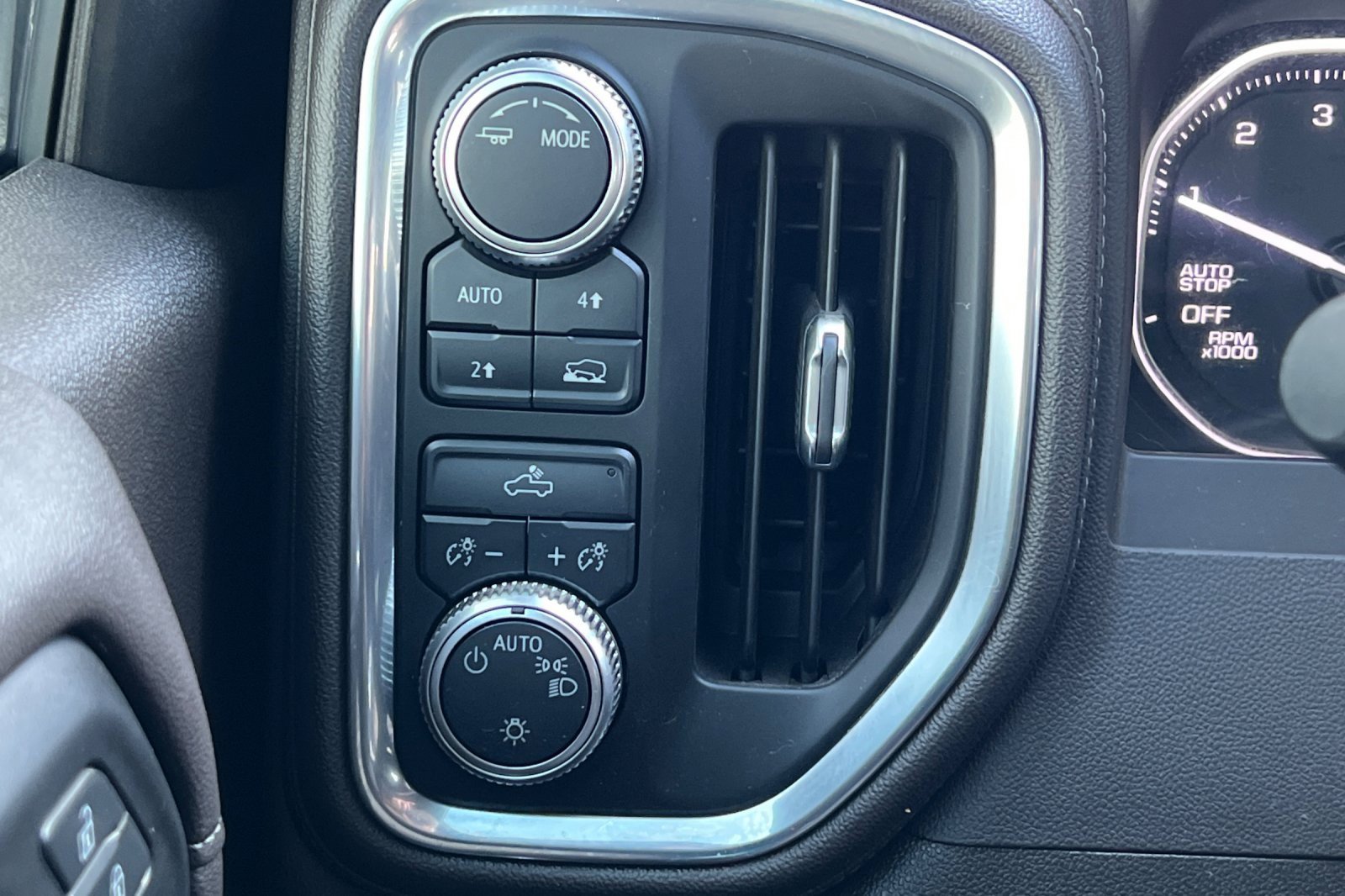 Used 2020 GMC Sierra 1500 SLE w/ SLE Value Package image 38