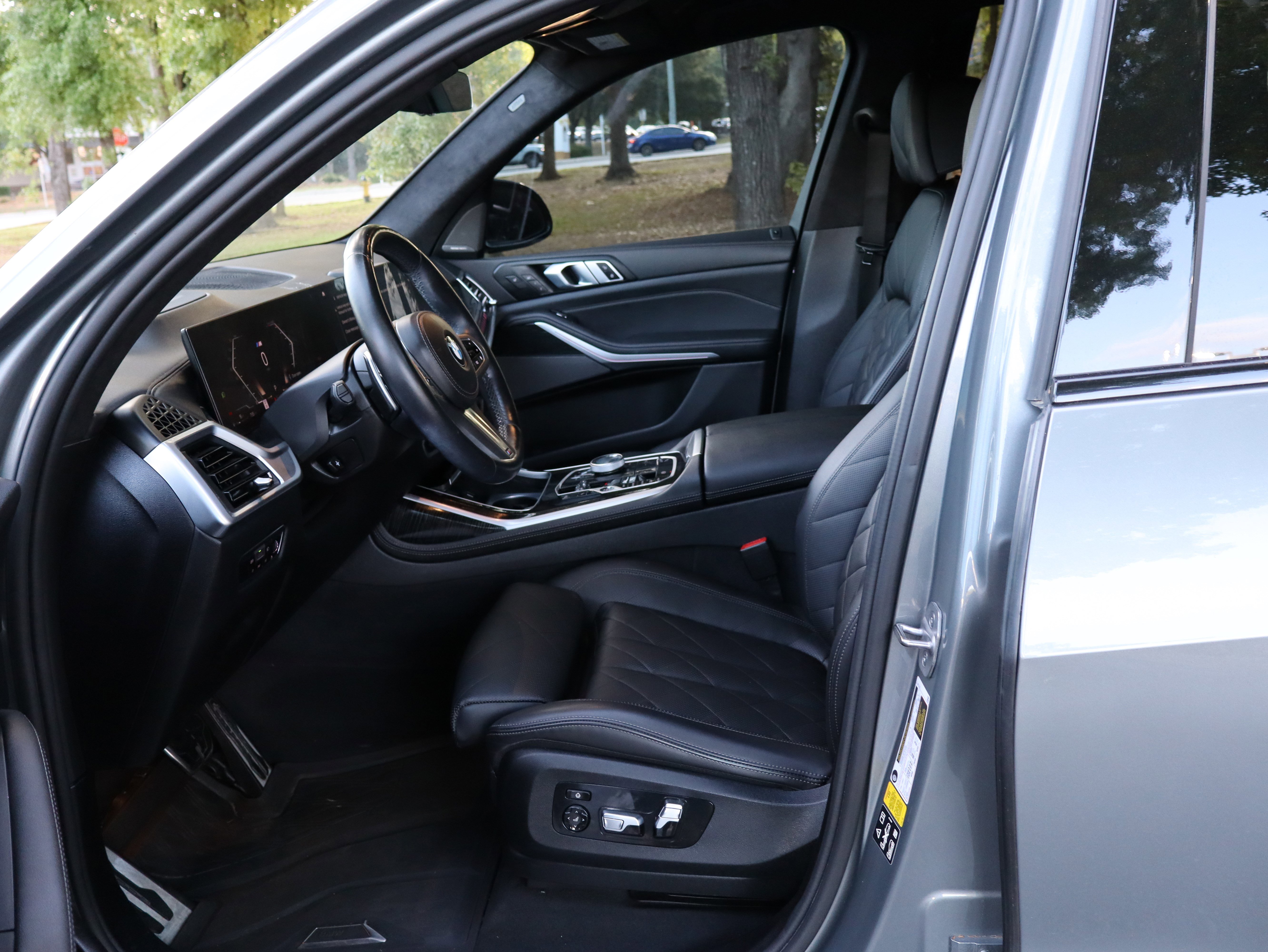 Used 2023 BMW X7 xDrive40i w/ Executive Package AWD/4WD image 21