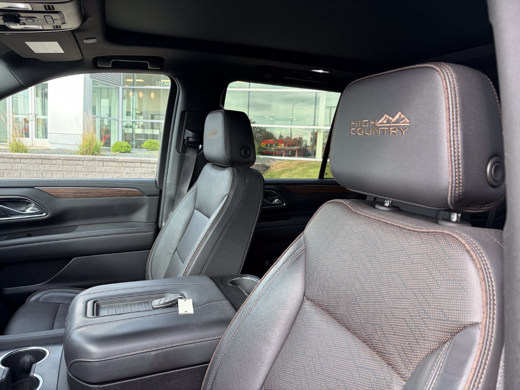 Used 2024 Chevrolet Tahoe High Country AWD/4WD image 10