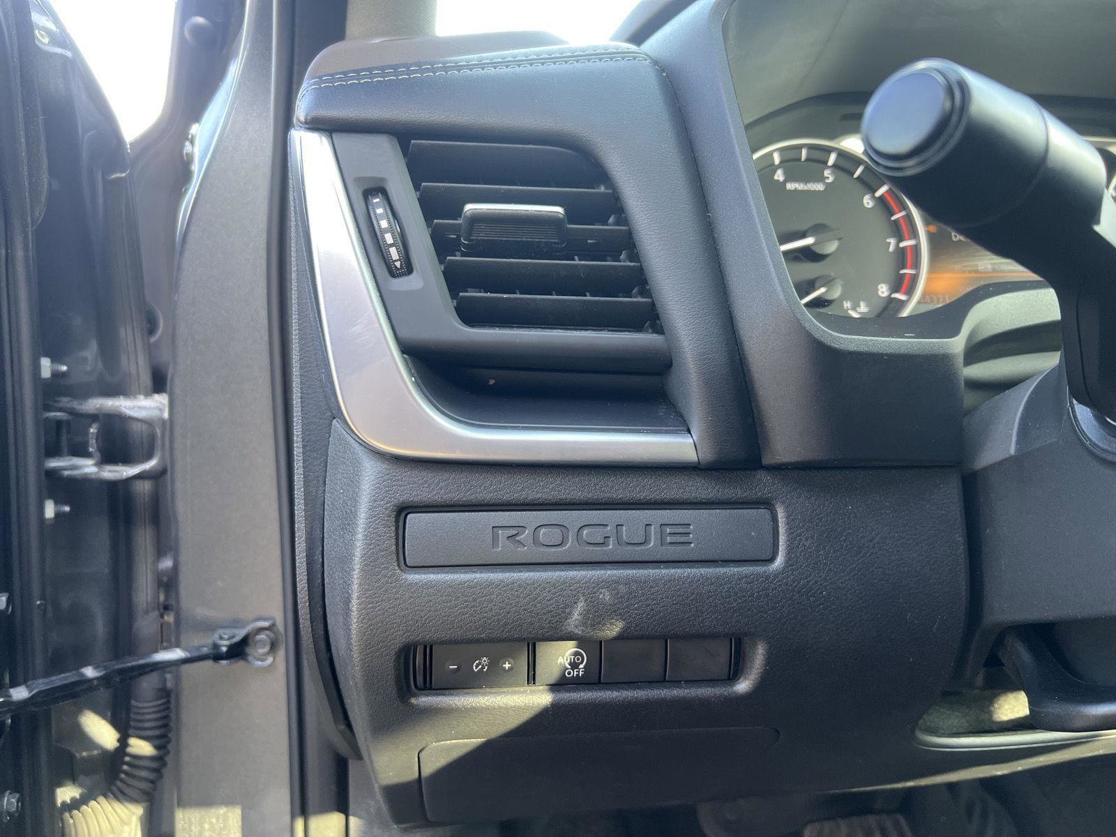 Used 2023 Nissan Rogue S image 15