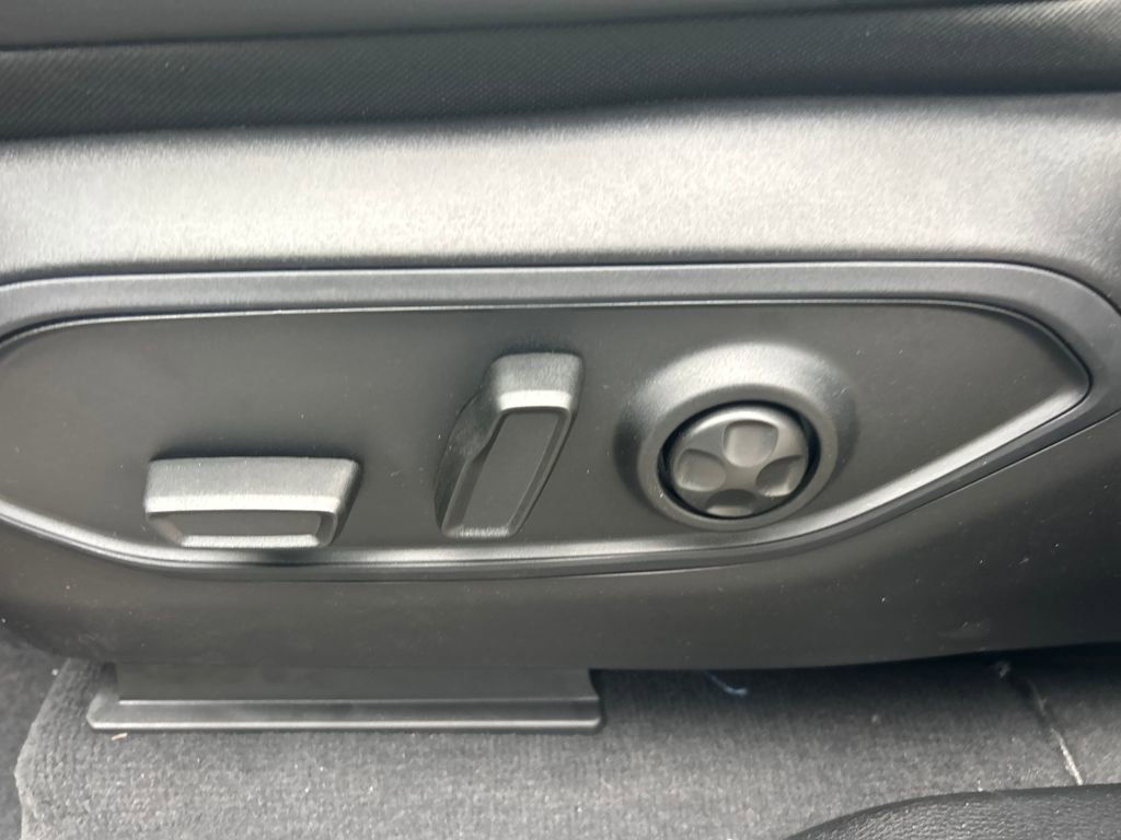 New 2025 Jeep Grand Cherokee Altitude image 28