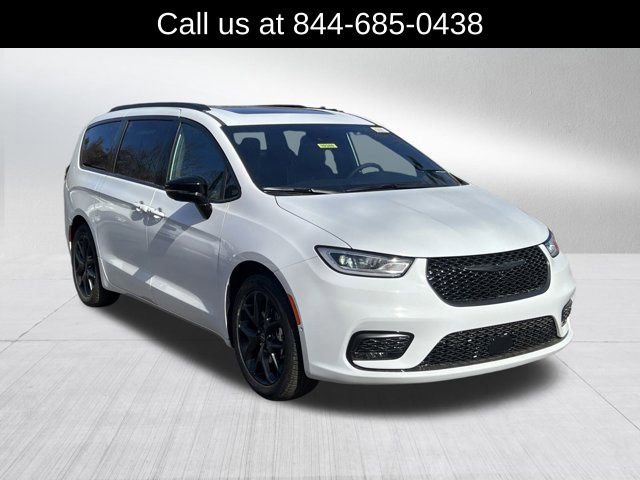 New 2026 Chrysler Pacifica Limited image 3