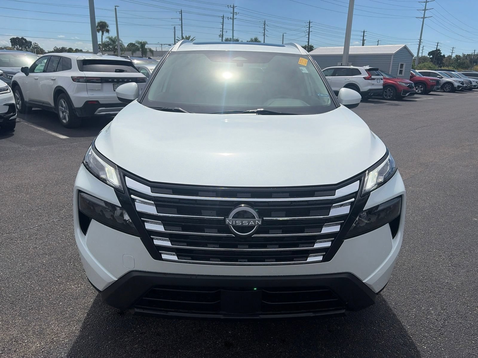 Used 2024 Nissan Rogue SV w/ SV Premium Package FWD image 2