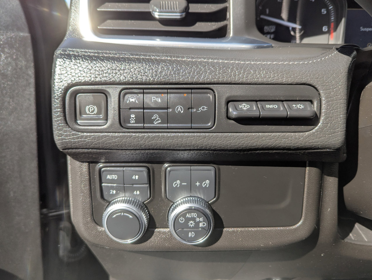 Used 2021 GMC Yukon XL Denali AWD/4WD image 14