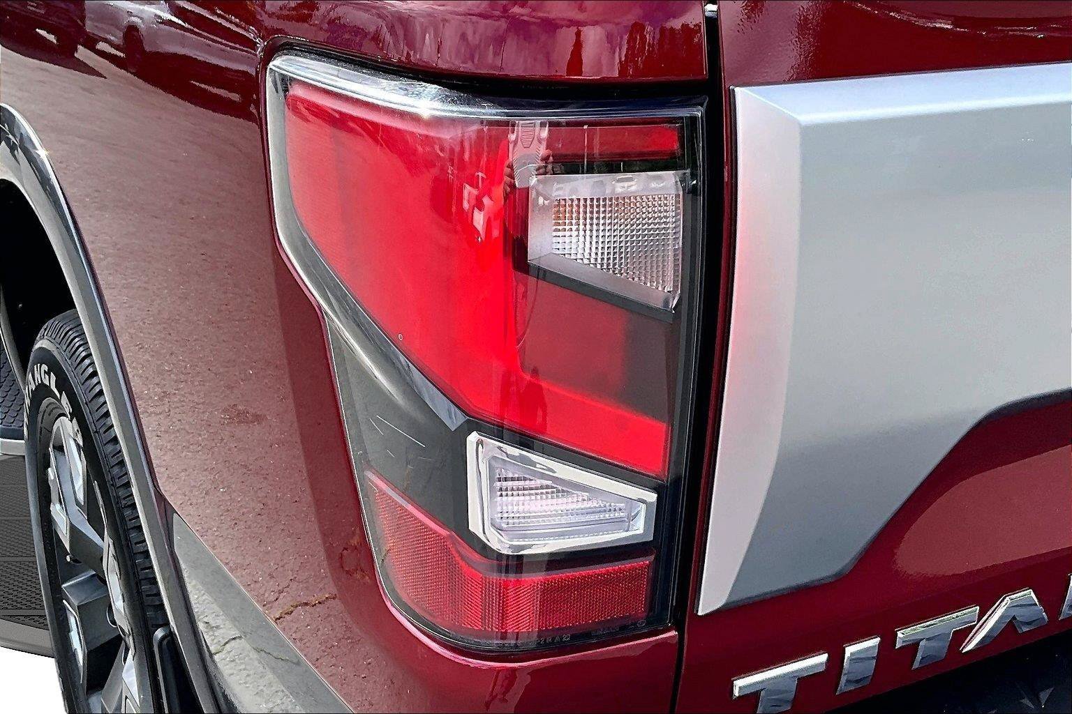 Used 2024 Nissan Titan Platinum Reserve w/ Moonroof Package AWD/4WD image 25