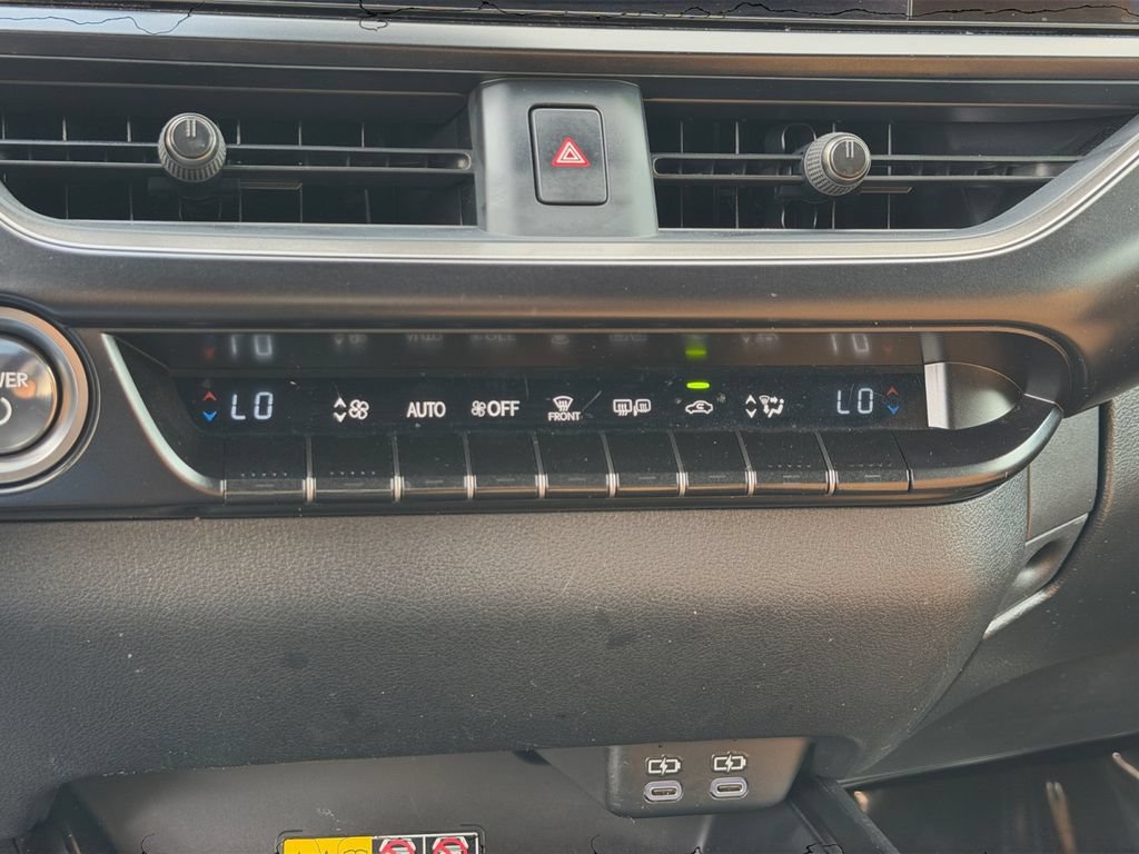 Used 2024 Lexus UX 250h AWD w/ Premium Package image 22