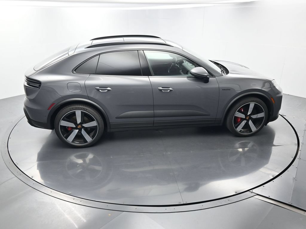 Certified 2025 Porsche Macan 4S Electric AWD/4WD image 39