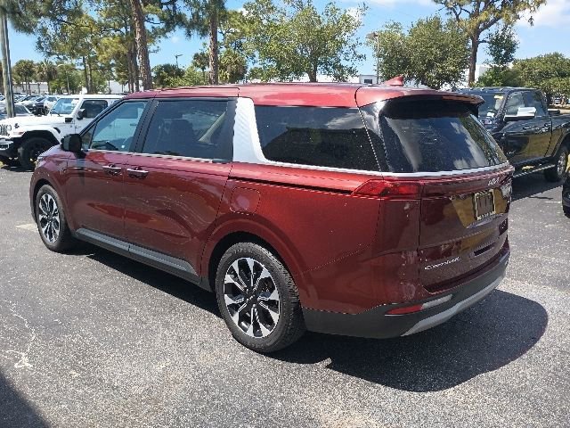 Used 2022 Kia Carnival EX FWD image 3