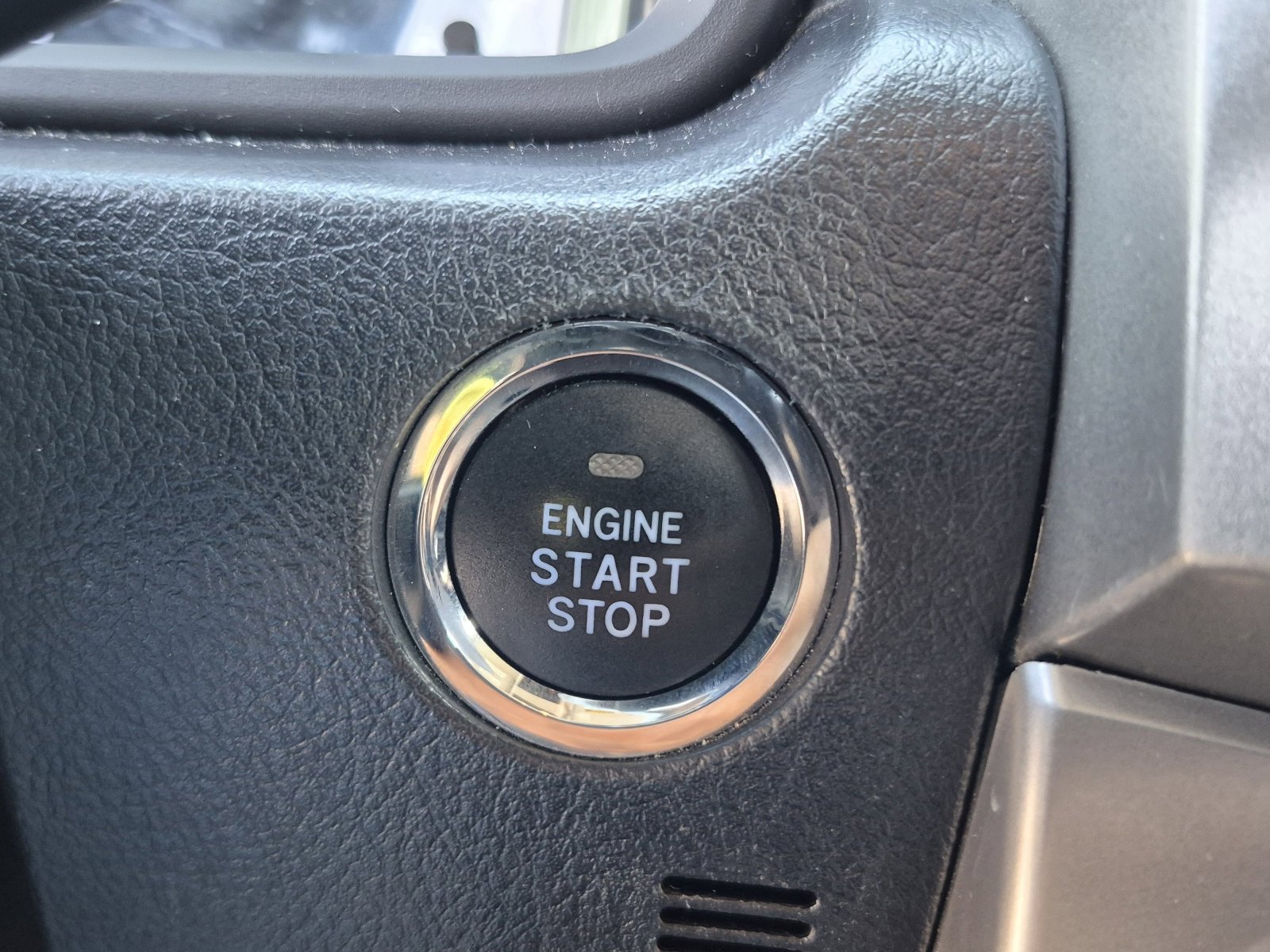 Used 2018 Toyota 4Runner Limited AWD/4WD image 33