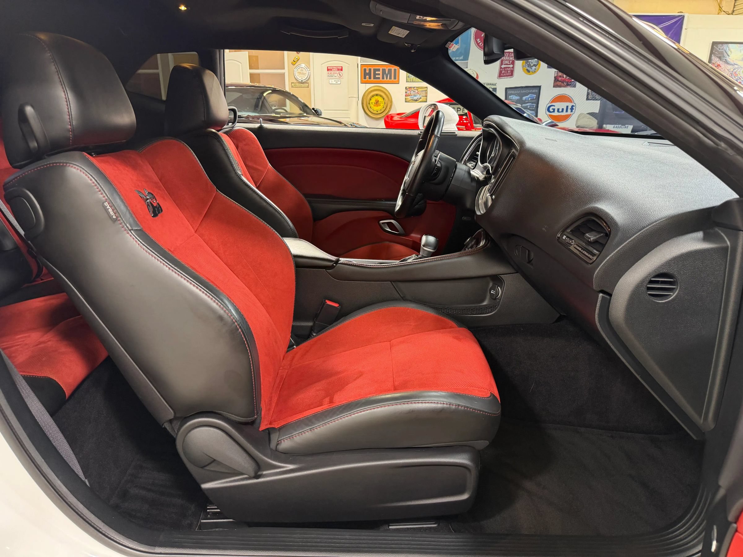 Used 2018 Dodge Challenger R/T Scat Pack w/ Leather Interior Group RWD image 25