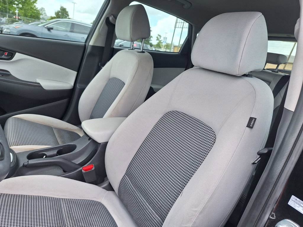 Used 2023 Hyundai Kona SE w/ Cargo Package image 11