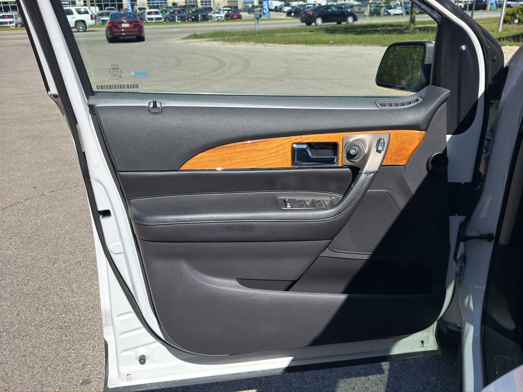 Used 2013 Lincoln MKX FWD image 21