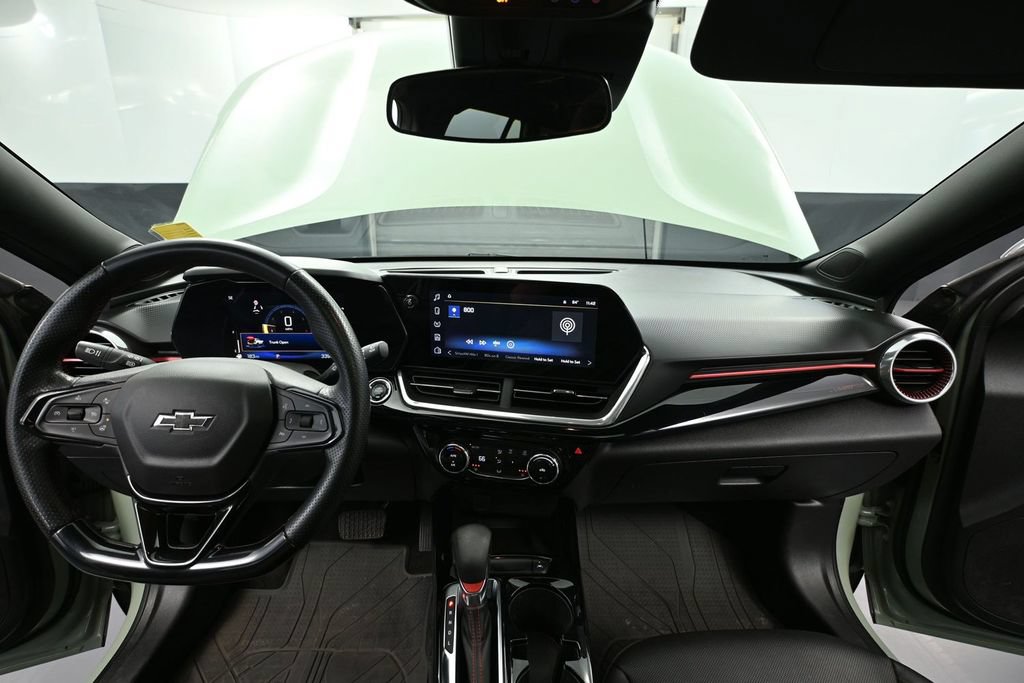 Used 2024 Chevrolet Trax RS w/ Sunroof Package FWD image 20