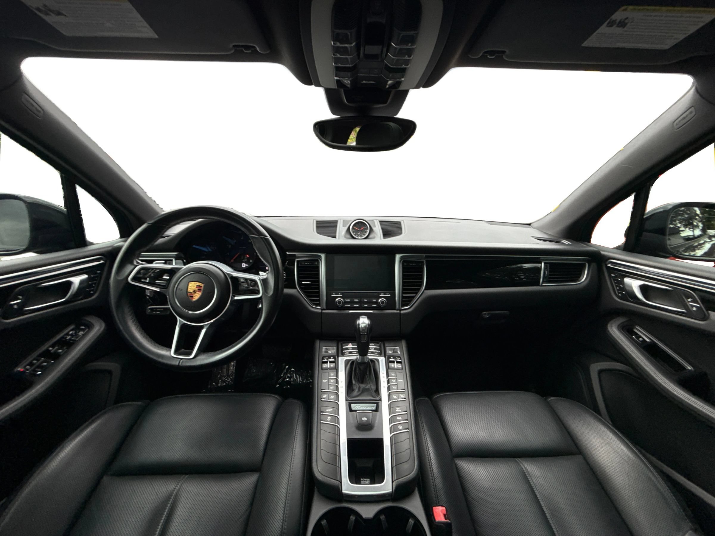 Used 2018 Porsche Macan Sport Edition AWD/4WD image 11