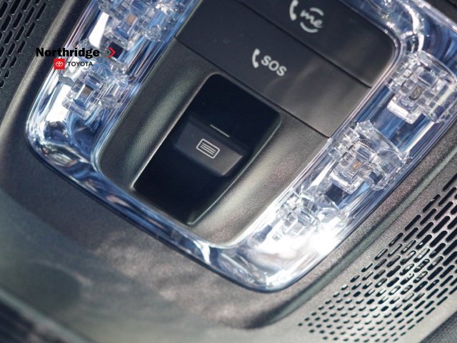 Used 2025 Mercedes-Benz GLE 450e 4MATIC image 39