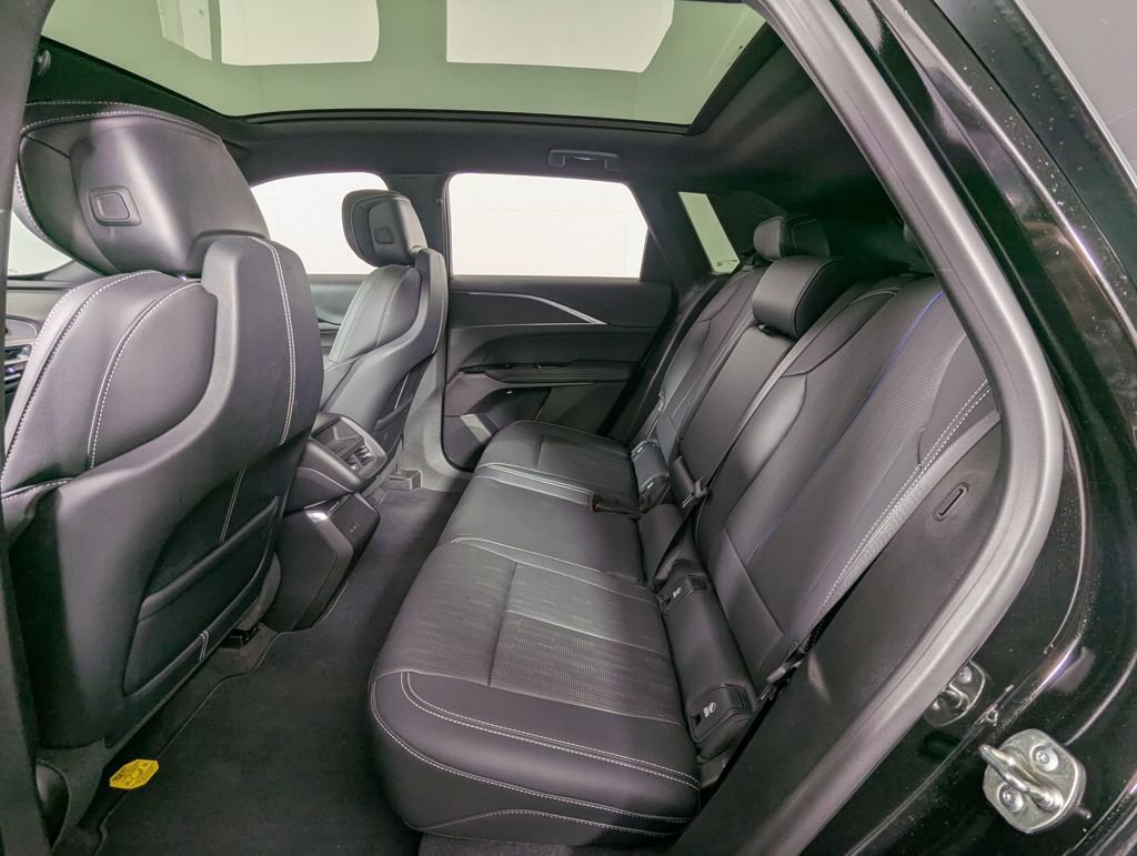 Used 2024 Cadillac Lyriq Sport image 21